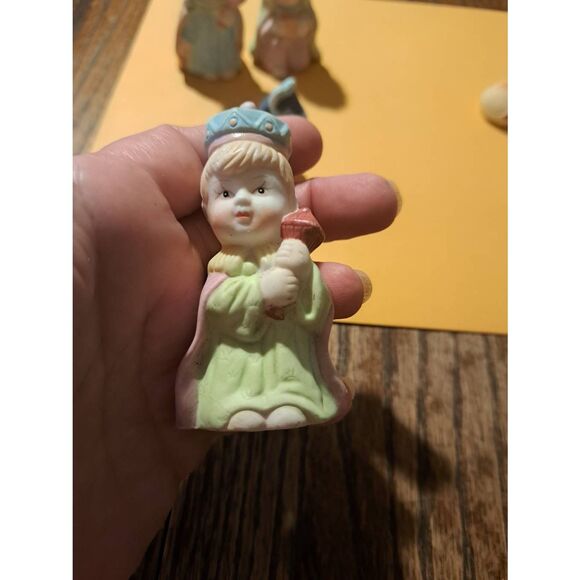 Vintage Pastel Painted Nativity Figurines 8pc Set Childlike Christmas Scene Play - Picture 8 of 12